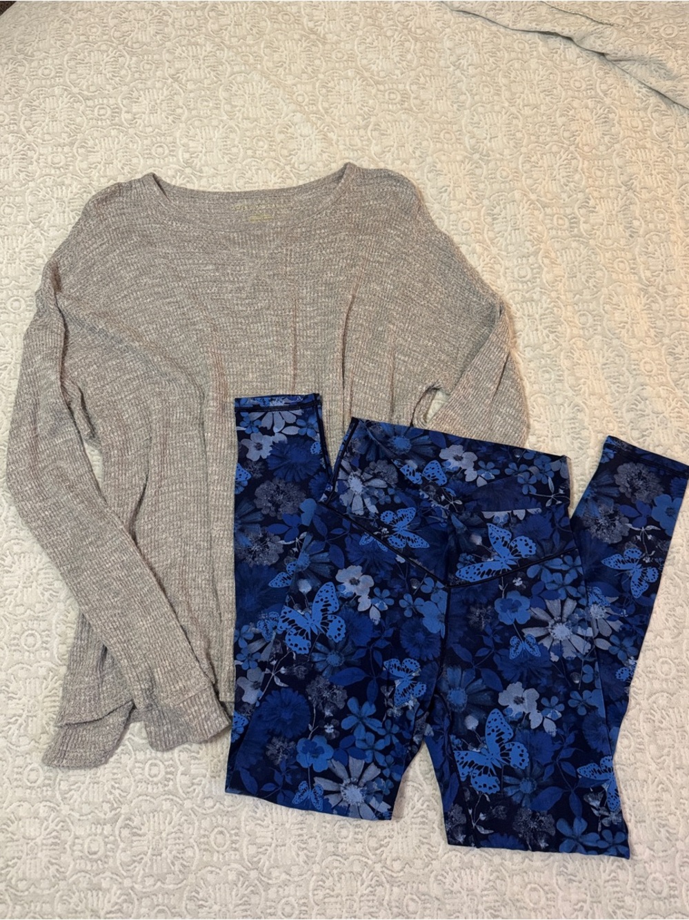 Aerie Heather Gray Long Sleeve Knit Top and Blue Floral Leggings